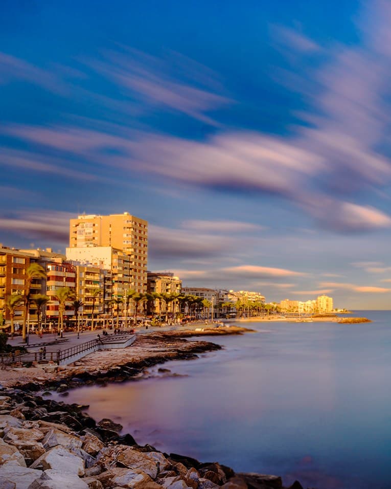 Torrevieja und das Meer im Abendlicht